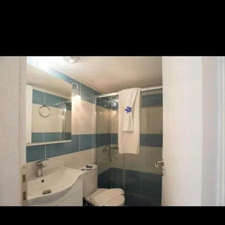 公寓 Lovely House Infront Of The In Molos